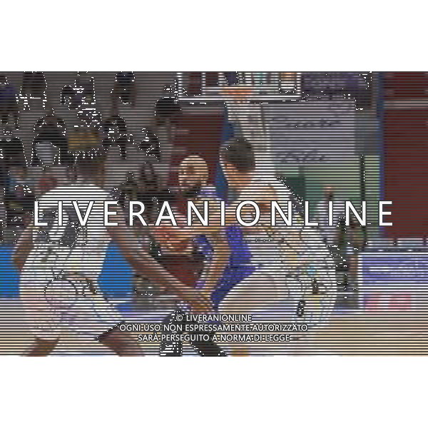 CasoniM/LMedia - Vanoli Basket Cremona VS Banco di Sardegna Sassari - Basket Supercoppa Italiana 10 settembre 2021 - Pala Radi, Cremona, Italia Nella foto: sLOGAN David (Banco di Sardegna Sassari) in palleggio @CasoniM/LMedia/ AGENZIA ALDO LIVERANI SAS