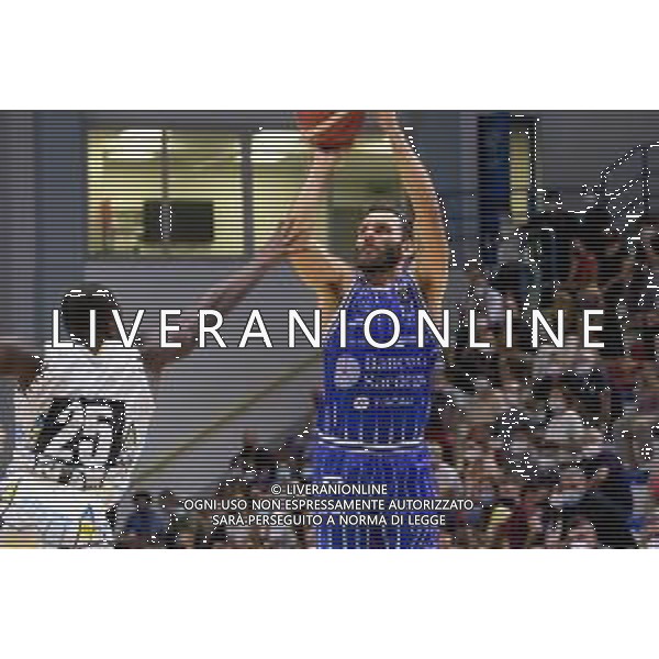 CasoniM/LMedia - Vanoli Basket Cremona VS Banco di Sardegna Sassari - Basket Supercoppa Italiana 10 settembre 2021 - Pala Radi, Cremona, Italia Nella foto: GENTILE Stefano (Banco di Sardegna Sassari) al tiro @CasoniM/LMedia/ AGENZIA ALDO LIVERANI SAS