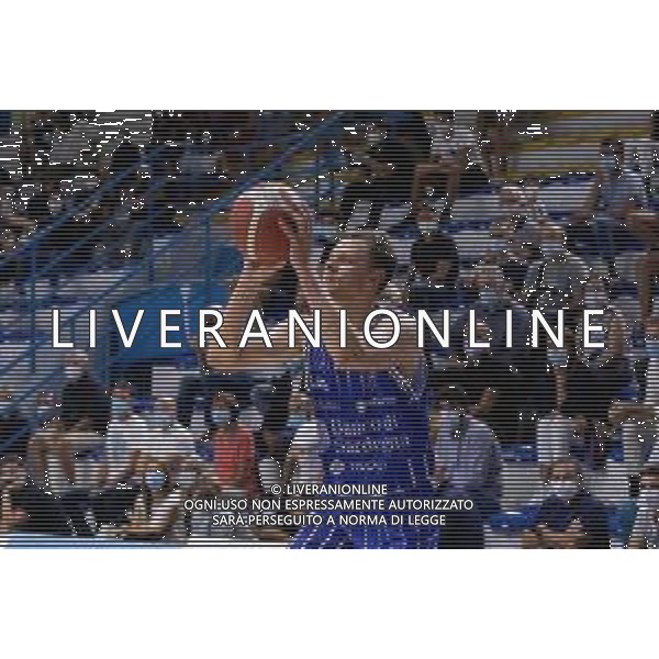 CasoniM/LMedia - Vanoli Basket Cremona VS Banco di Sardegna Sassari - Basket Supercoppa Italiana 10 settembre 2021 - Pala Radi, Cremona, Italia Nella foto: BENDZIUS Eimantas (Banco di Sardegna Sassari) al tiro @CasoniM/LMedia/ AGENZIA ALDO LIVERANI SAS