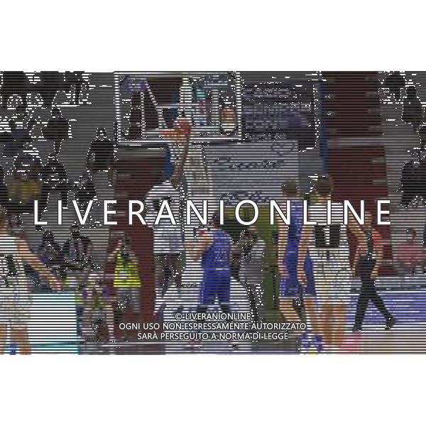 CasoniM/LMedia - Vanoli Basket Cremona VS Banco di Sardegna Sassari - Basket Supercoppa Italiana 10 settembre 2021 - Pala Radi, Cremona, Italia Nella foto: AGBAMU Destiny (Vanoli Cremona) appoggia al ferro @CasoniM/LMedia/ AGENZIA ALDO LIVERANI SAS