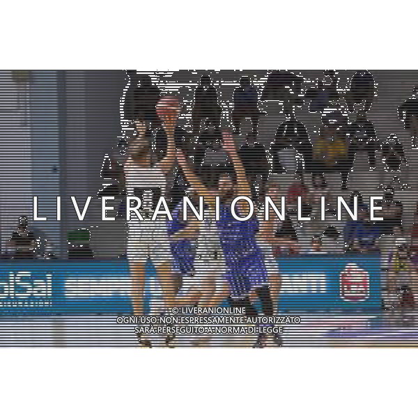 CasoniM/LMedia - Vanoli Basket Cremona VS Banco di Sardegna Sassari - Basket Supercoppa Italiana 10 settembre 2021 - Pala Radi, Cremona, Italia Nella foto: van\'8 (Vanoli Cremona) al tiro da fuori area @CasoniM/LMedia/ AGENZIA ALDO LIVERANI SAS