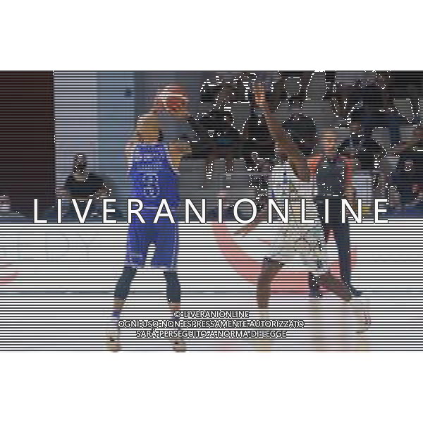 CasoniM/LMedia - Vanoli Basket Cremona VS Banco di Sardegna Sassari - Basket Supercoppa Italiana 10 settembre 2021 - Pala Radi, Cremona, Italia Nella foto: LOGAN David (Banco di Sardegna Sassari) al tiro @CasoniM/LMedia/ AGENZIA ALDO LIVERANI SAS