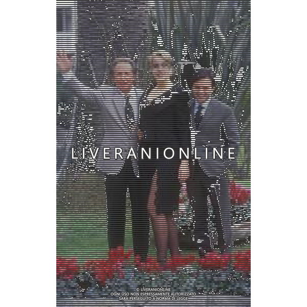 RETROSPETTIVA MIKE BONGIORNO PRESENTATORE TELEVISIVO NELLA FOTO MIKE BONGIORNO AL FESTIVAL DI SANREMO NELL\'ANNO 1997 CON VALERIA MARINI E PIERO CHIAMBRETTI AG ALDO LIVERANI SAS 