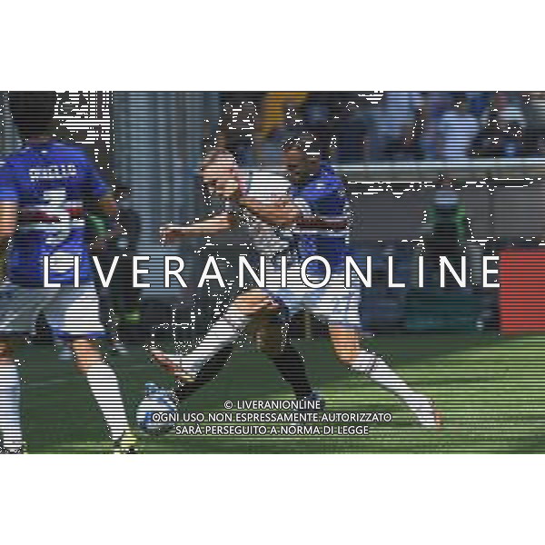 Genova 12.09.2021 Stadio Luigi Ferraris Sampdoria vs Inter Campionato Serie A 2021/2022 ©Manuela Viganti/Agenzia Aldo Liverani Nella foto: milan skriniar e fabio quagliarella ©VIGANTI/ AGENZIA ALDO LIVERANI SAS