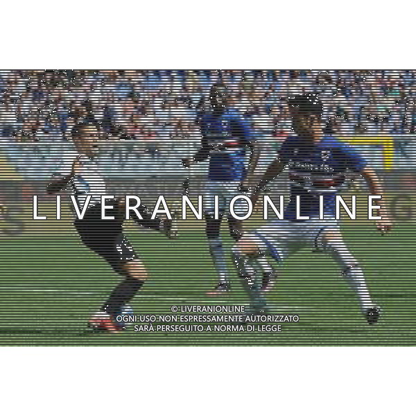 Genova 12.09.2021 Stadio Luigi Ferraris Sampdoria vs Inter Campionato Serie A 2021/2022 ©Manuela Viganti/Agenzia Aldo Liverani Nella foto: stefano sensi e maya yoshida ©VIGANTI/ AGENZIA ALDO LIVERANI SAS