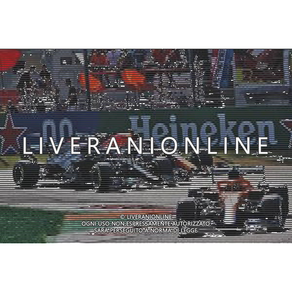 Max Verstappen (NLD) Red Bull Racing RB16B and Lewis Hamilton (GBR) Mercedes AMG F1 W12 crash at the first chicane. 12.09.2021. Formula 1 World Championship, Rd 14, Italian Grand Prix, Monza, Italy, Race Day. - www.xpbimages.com, EMail: requests@xpbimages.com © Copyright: Batchelor / XPB Images / AGENZIA ALDO LIVERANI SAS - ITALY ONLY - EDITORIAL USE ONLY