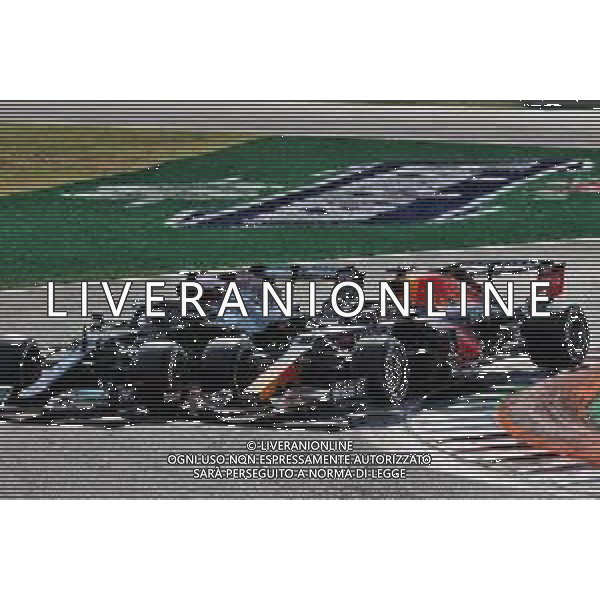 Max Verstappen (NLD) Red Bull Racing RB16B and Lewis Hamilton (GBR) Mercedes AMG F1 W12 crash at the first chicane. 12.09.2021. Formula 1 World Championship, Rd 14, Italian Grand Prix, Monza, Italy, Race Day. - www.xpbimages.com, EMail: requests@xpbimages.com © Copyright: Batchelor / XPB Images / AGENZIA ALDO LIVERANI SAS - ITALY ONLY - EDITORIAL USE ONLY