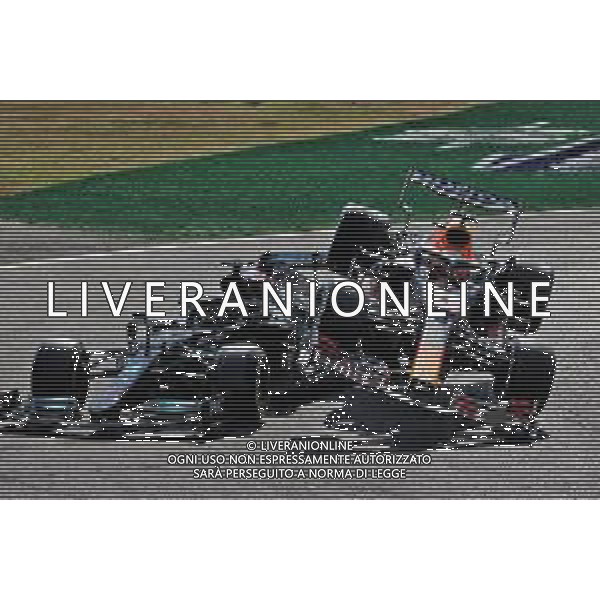 Max Verstappen (NLD) Red Bull Racing RB16B and Lewis Hamilton (GBR) Mercedes AMG F1 W12 crash at the first chicane. 12.09.2021. Formula 1 World Championship, Rd 14, Italian Grand Prix, Monza, Italy, Race Day. - www.xpbimages.com, EMail: requests@xpbimages.com © Copyright: Batchelor / XPB Images / AGENZIA ALDO LIVERANI SAS - ITALY ONLY - EDITORIAL USE ONLY