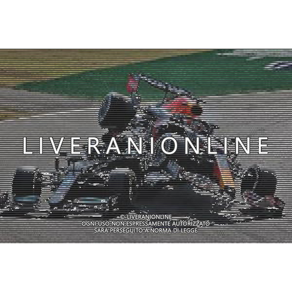 Max Verstappen (NLD) Red Bull Racing RB16B and Lewis Hamilton (GBR) Mercedes AMG F1 W12 crash at the first chicane. 12.09.2021. Formula 1 World Championship, Rd 14, Italian Grand Prix, Monza, Italy, Race Day. - www.xpbimages.com, EMail: requests@xpbimages.com © Copyright: Batchelor / XPB Images / AGENZIA ALDO LIVERANI SAS - ITALY ONLY - EDITORIAL USE ONLY
