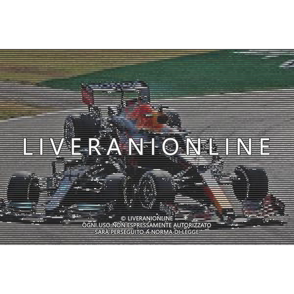 Max Verstappen (NLD) Red Bull Racing RB16B and Lewis Hamilton (GBR) Mercedes AMG F1 W12 crash at the first chicane. 12.09.2021. Formula 1 World Championship, Rd 14, Italian Grand Prix, Monza, Italy, Race Day. - www.xpbimages.com, EMail: requests@xpbimages.com © Copyright: Batchelor / XPB Images / AGENZIA ALDO LIVERANI SAS - ITALY ONLY - EDITORIAL USE ONLY