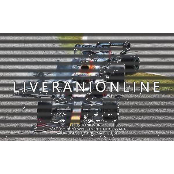 Max Verstappen (NLD) Red Bull Racing RB16B and Lewis Hamilton (GBR) Mercedes AMG F1 W12 crash at the first chicane. 12.09.2021. Formula 1 World Championship, Rd 14, Italian Grand Prix, Monza, Italy, Race Day. - www.xpbimages.com, EMail: requests@xpbimages.com © Copyright: Batchelor / XPB Images / AGENZIA ALDO LIVERANI SAS - ITALY ONLY - EDITORIAL USE ONLY