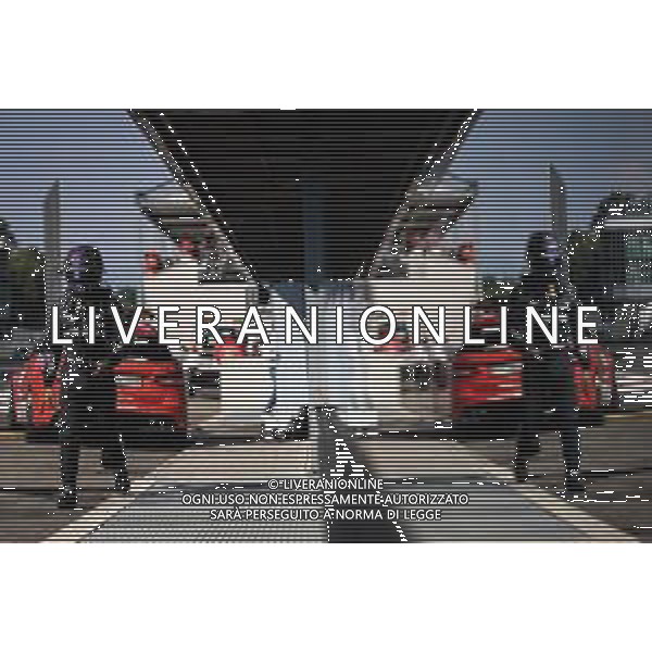 Lewis Hamilton (GBR) Mercedes AMG F1 retired from the race. 12.09.2021. Formula 1 World Championship, Rd 14, Italian Grand Prix, Monza, Italy, Race Day. - www.xpbimages.com, EMail: requests@xpbimages.com © Copyright: Bearne / XPB Images / AGENZIA ALDO LIVERANI SAS - ITALY ONLY - EDITORIAL USE ONLY