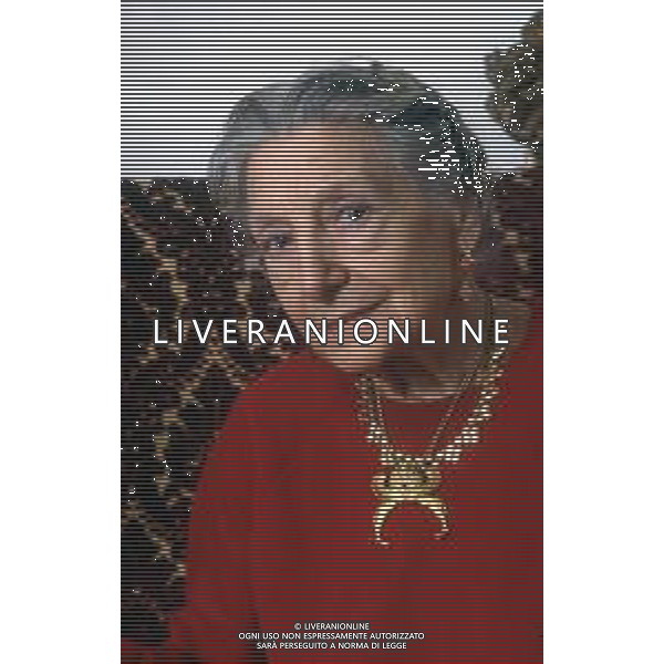 RETROSPETTIVA PAOLA BORBONI ATTRICE NELLA FOTO PAOLA BORBONE NELL\'ANNO 1989 NELLA SUA ABITAZIONE AG ALDO LIVERANI SAS