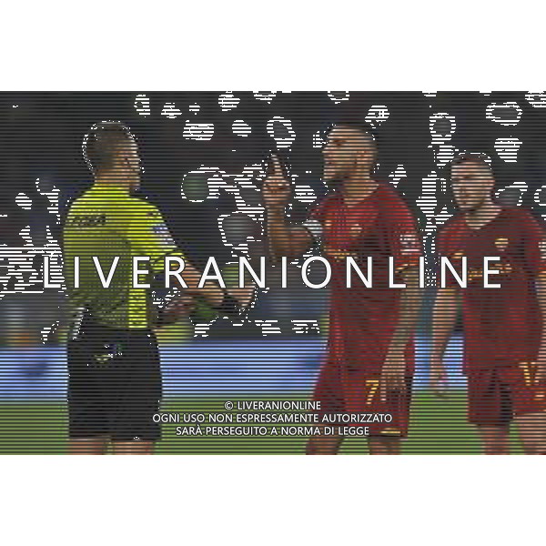 Roma vs Sassuolo Campionato Serie A TIM - 3 giornata Stadio Olimpico - Roma 12-09-2021 nella foto Pellegrini protesta con arbitro Sozza ©Federico Gaetano/ AGENZIA ALDO LIVERANI SAS