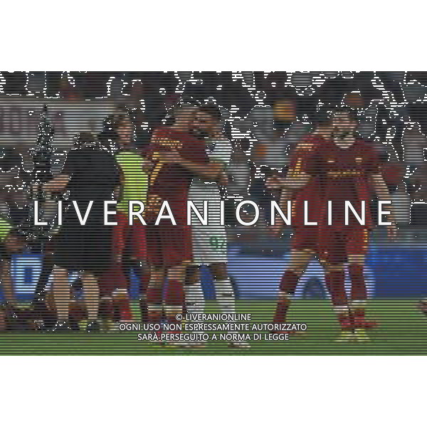 Roma vs Sassuolo Campionato Serie A TIM - 3 giornata Stadio Olimpico - Roma 12-09-2021 nella foto Esultanza finale Roma Defrel e Pellegrini ©Federico Gaetano/ AGENZIA ALDO LIVERANI SAS