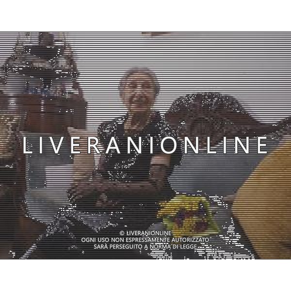 RETROSPETTIVA PAOLA BORBONI ATTRICE NELLA FOTO PAOLA BORBONI NELLA SUA ABITAZIONE NELL\'ANNO 1989 AG ALDO LIVERANI SAS