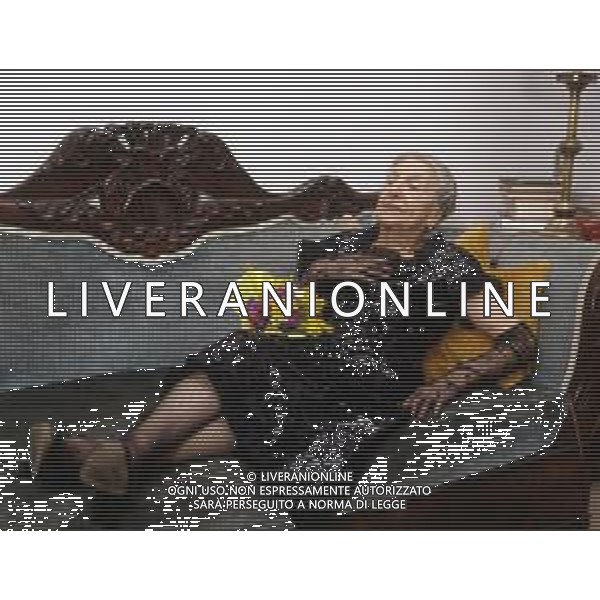 RETROSPETTIVA PAOLA BORBONI ATTRICE NELLA FOTO PAOLA BORBONI NELLA SUA ABITAZIONE NELL\'ANNO 1989 AG ALDO LIVERANI SAS