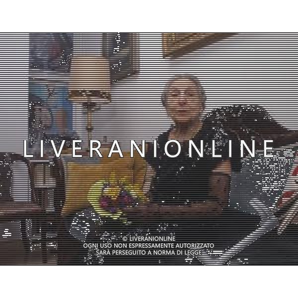 RETROSPETTIVA PAOLA BORBONI ATTRICE NELLA FOTO PAOLA BORBONI NELLA SUA ABITAZIONE NELL\'ANNO 1989 AG ALDO LIVERANI SAS