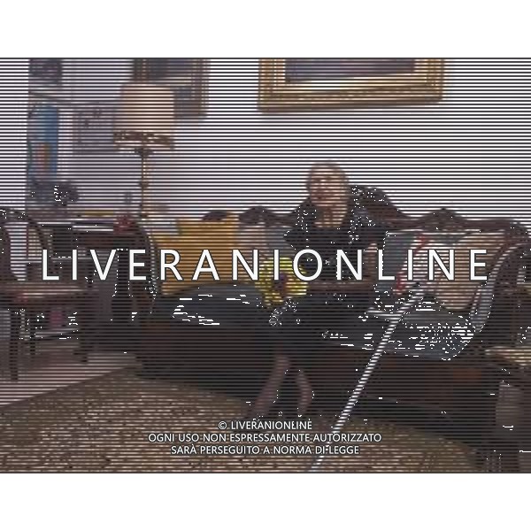 RETROSPETTIVA PAOLA BORBONI ATTRICE NELLA FOTO PAOLA BORBONI NELLA SUA ABITAZIONE NELL\'ANNO 1989 AG ALDO LIVERANI SAS