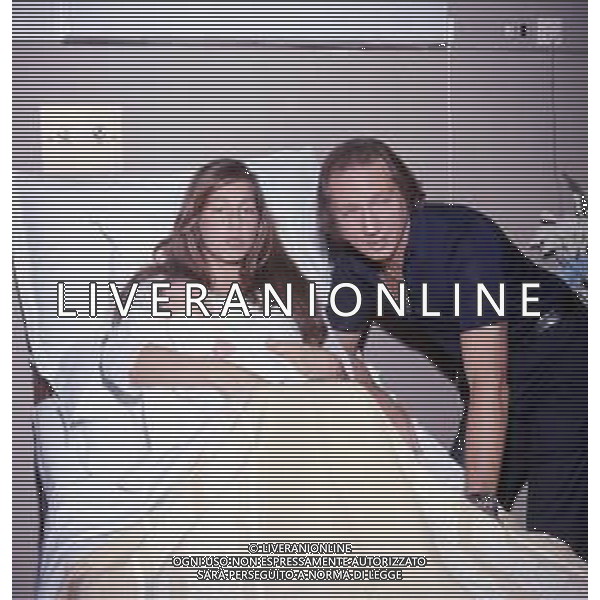 RETROSPETTIVA MIKE BONGIORNO PRESENTATORE TELEVISIVO NELLA FOTO MIKE BONGIORNO IN OSPEDALE CON DANIELA ZUCCOLI PER LA NASCITA DEL FIGLIO ANNI 1970 AG ALDO LIVERANI SAS