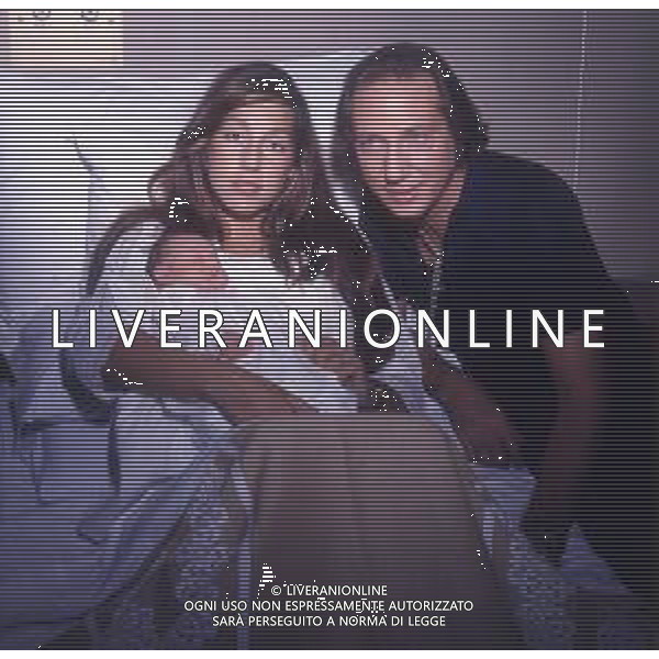 RETROSPETTIVA MIKE BONGIORNO PRESENTATORE TELEVISIVO NELLA FOTO MIKE BONGIORNO IN OSPEDALE CON DANIELA ZUCCOLI PER LA NASCITA DEL FIGLIO ANNI 1970 AG ALDO LIVERANI SAS