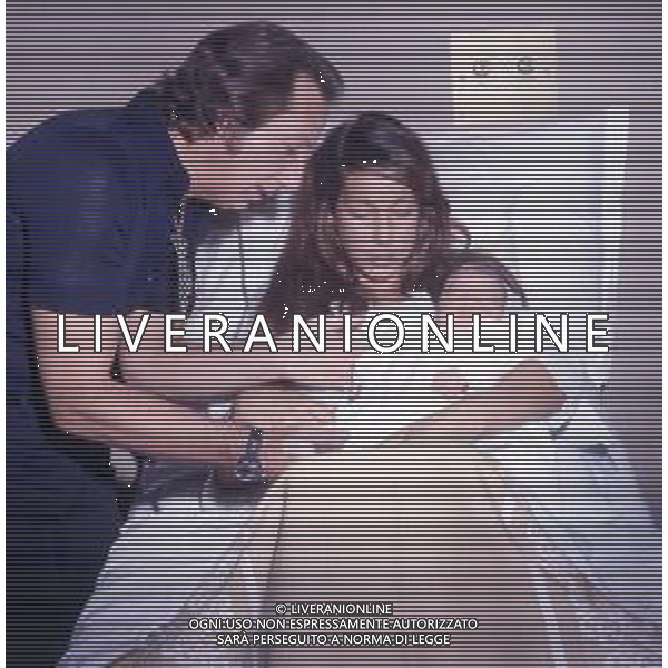 RETROSPETTIVA MIKE BONGIORNO PRESENTATORE TELEVISIVO NELLA FOTO MIKE BONGIORNO IN OSPEDALE CON DANIELA ZUCCOLI PER LA NASCITA DEL FIGLIO ANNI 1970 AG ALDO LIVERANI SAS
