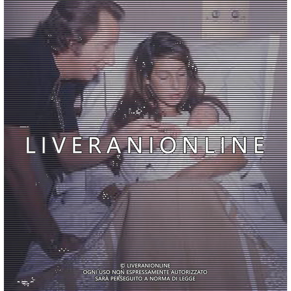 RETROSPETTIVA MIKE BONGIORNO PRESENTATORE TELEVISIVO NELLA FOTO MIKE BONGIORNO IN OSPEDALE CON DANIELA ZUCCOLI PER LA NASCITA DEL FIGLIO ANNI 1970 AG ALDO LIVERANI SAS