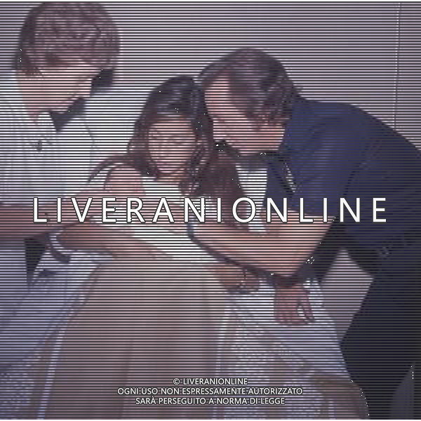RETROSPETTIVA MIKE BONGIORNO PRESENTATORE TELEVISIVO NELLA FOTO MIKE BONGIORNO IN OSPEDALE CON DANIELA ZUCCOLI PER LA NASCITA DEL FIGLIO ANNI 1970 AG ALDO LIVERANI SAS