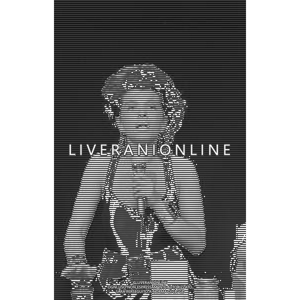 RETROSPETTIVA WANNA MARCHI PRESENTATRICE TELEVISIVA DURANTE IL \'WANNA MARCHI SHOW\' , TELEVENDITA DI PRODOTTI E CREME DIMAGRANTI SU RETE A NEL 1986 NELLA FOTO CON LA FIGLIA STEFANIA NOBILE ©Archivio Giovanni Liverani / AGENZIA ALDO LIVERANI SAS
