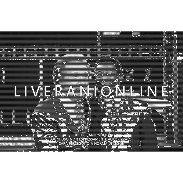 IL CALCIATORE BRASILIANO PELE\' EDSON ARANTES DO NASCIMENTO CON MIKE BONGIORNO OSPITE A \'PENTATLON\' A MILANO NEL 1987 - RETROSPETTIVA ©Archivio Giovanni Liverani / AGENZIA ALDO LIVERANI SAS