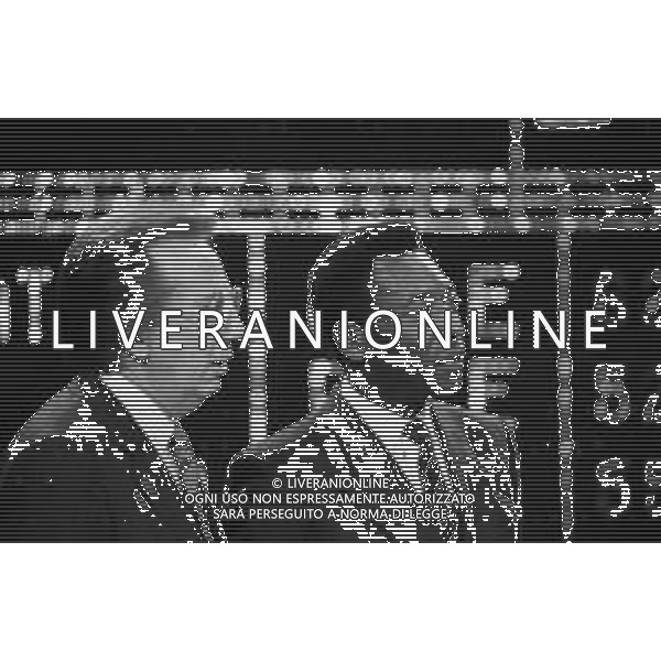 IL CALCIATORE BRASILIANO PELE\' EDSON ARANTES DO NASCIMENTO CON MIKE BONGIORNO OSPITE A \'PENTATLON\' A MILANO NEL 1987 - RETROSPETTIVA ©Archivio Giovanni Liverani / AGENZIA ALDO LIVERANI SAS