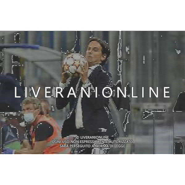 Simone Inzaghi allenatore Inter con il pallone Inter vs Real Madrid UEFA Champions League fase a gironi 1a giornata - gruppo D Milano 15-09-2021 Stadio Giuseppe Meazza - San Siro foto Roberto Garavaglia/ag. Aldo Liverani sas / AGENZIA ALDO LIVERANI SAS