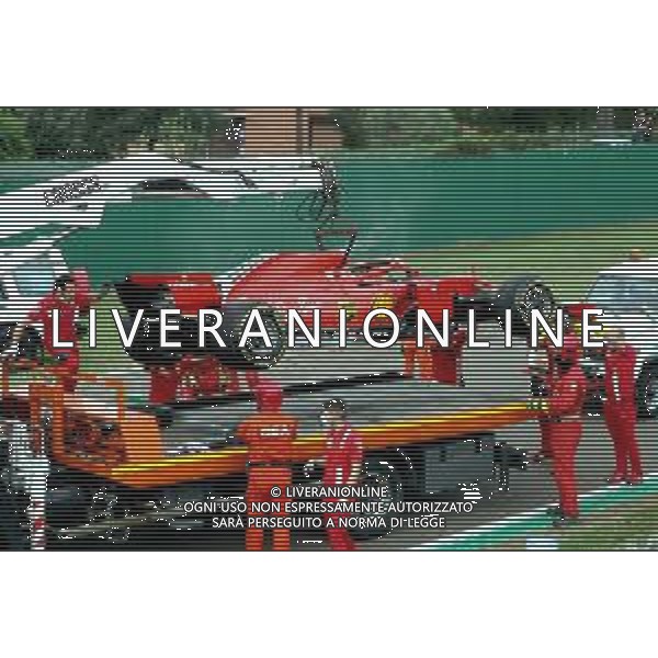 IMOLA 16 09 2021 AUTODROMO ENZO E DINO FERRARI PROVE LIBERE DELLA FERRARI DI CHARLES LECLERC NELLA FOTO FORMULA DI CHARLES LECLERC SI FERMA ALLA VARIANTE ALTA (CURVA GRESINI) ©SANNA / AGENZIA ALDO LIVERANI SAS