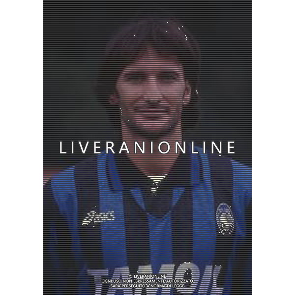 RETROSPETTIVA STEFANO SALVATORI CALCIATORE NELLA FOTO STEFANO SALVATORI CON LA MAGLIA DELL\'ATALANTA CALCIO AG ALDO LIVERANI SAS