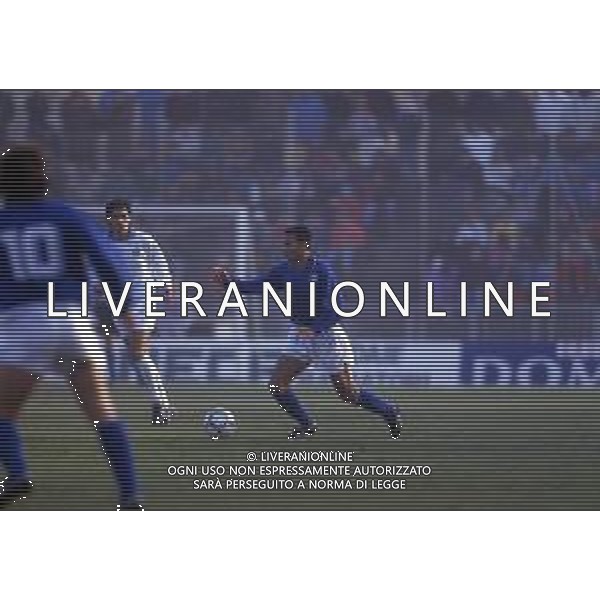 RETROSPETTIVA STEFANO SALVATORI CALCIATORE NELLA FOTO STEFANO SALVATORI CON LA MAGLIA DELLA NAZIONALE ITALIANA AG ALDO LIVERANI SAS 