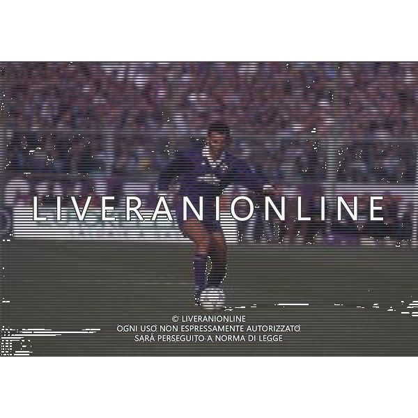RETROSPETTIVA STEFANO SALVATORI CALCIATORE NELLA FOTO STEFANO SALVATORI CON LA MAGLIA DELLA FIORENTINA CALCIO AG ALDO LIVERANI SAS 