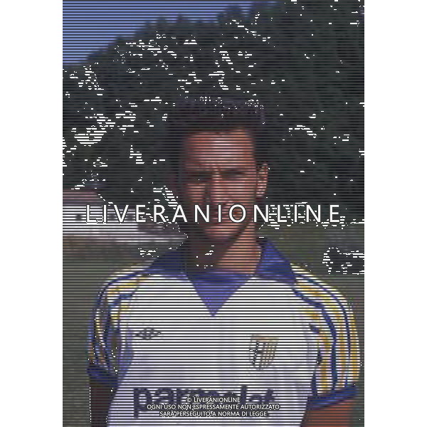 RETROSPETTIVA STEFANO SALVATORI CALCIATORE NELLA FOTO STEFANO SALVATORI CON LA MAGLIA DEL PARMA CALCIO AG ALDO LIVERANI SAS 