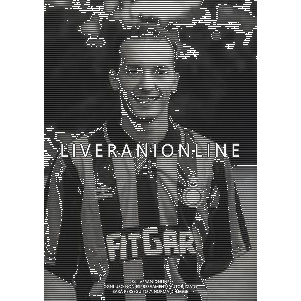 RETROSPETTIVA FAUSTO PIZZI CALCIATORE NELLA FOTO FAUSTO PIZZI CON LA MAGLIA DELL\'INTER AG ALDO LIVERANI SAS