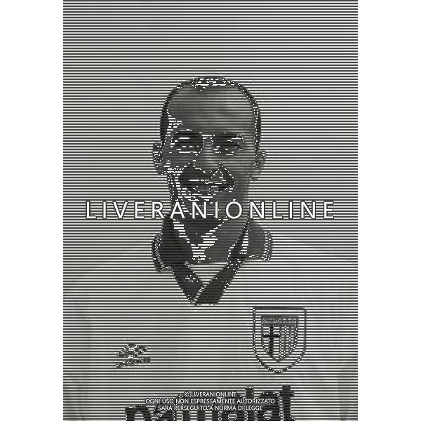 RETROSPETTIVA FAUSTO PIZZI CALCIATORE NELLA FOTO FAUSTO PIZZI CON LA MAGLIA DEL PARMA CALCIO AG ALDO LIVERANI SAS