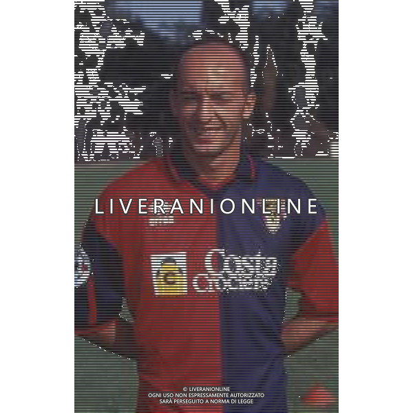 RETROSPETTIVA FAUSTO PIZZI CALCIATORE NELLA FOTO FAUSTO PIZZI CON LA MAGLIA DEL GENOA CALCIO AG ALDO LIVERANI SAS