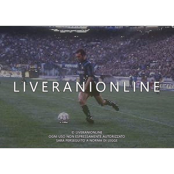 RETROSPETTIVA FAUSTO PIZZI CALCIATORE NELLA FOTO FAUSTO PIZZI CON LA MAGLIA DELL\'INTER AG ALDO LIVERANI SAS