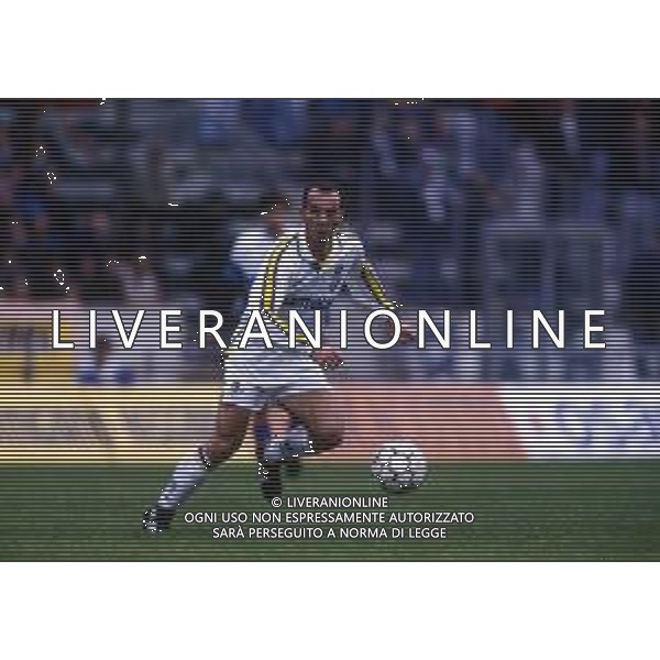 RETROSPETTIVA FAUSTO PIZZI CALCIATORE NELLA FOTO FAUSTO PIZZI CON LA MAGLIA DEL PARMA CALCIO AG ALDO LIVERANI SAS