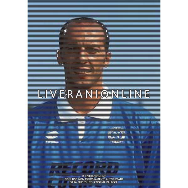 RETROSPETTIVA FAUSTO PIZZI CALCIATORE NELLA FOTO FAUSTO PIZZI CON LA MAGLIA DEL NAPOLI CALCIO AG ALDO LIVERANI SAS