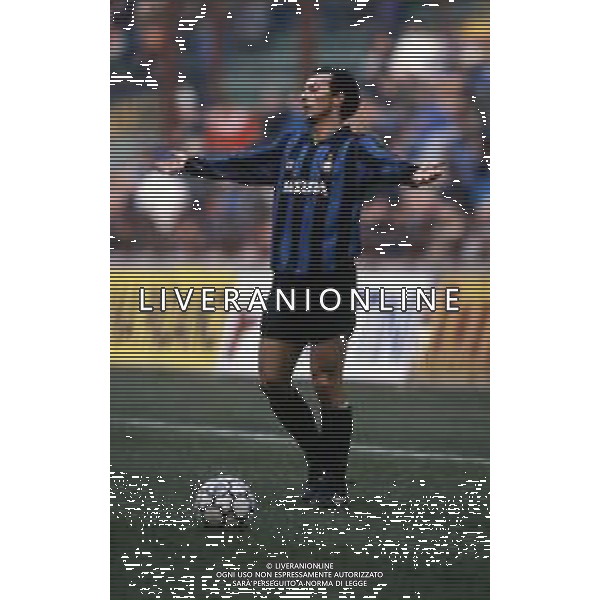 RETROSPETTIVA FAUSTO PIZZI CALCIATORE NELLA FOTO FAUSTO PIZZI CON LA MAGLIA DELL\'INTER AG ALDO LIVERANI SAS