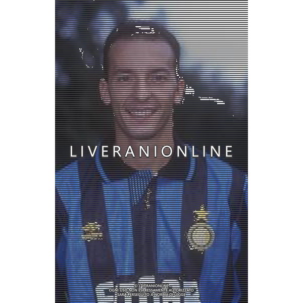 RETROSPETTIVA FAUSTO PIZZI CALCIATORE NELLA FOTO FAUSTO PIZZI CON LA MAGLIA DELL\'INTER AG ALDO LIVERANI SAS