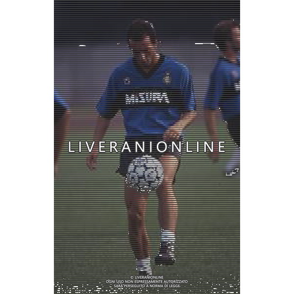 RETROSPETTIVA FAUSTO PIZZI CALCIATORE NELLA FOTO FAUSTO PIZZI CON LA MAGLIA DELL\'INTER AG ALDO LIVERANI SAS