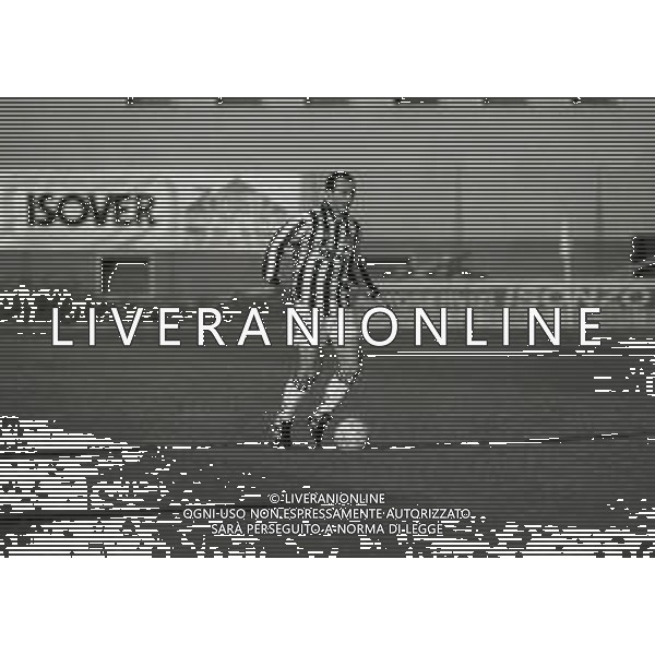 RETROSPETTIVA FAUSTO PIZZI CALCIATORE NELLA FOTO FAUSTO PIZZI CON LA MAGLIA DELL\'UDINESE CALCIO AG ALDO LIVERANI SAS