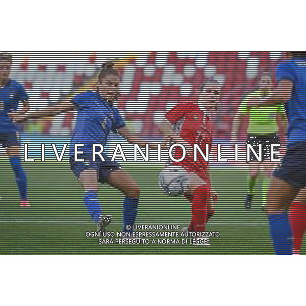 GriffoniE/LMedia - Women&#39;s World Cup 2023 Qualifiers - Italy vs Moldova - FIFA World Cup 17 September 2021 - Nereo Rocco stadium, Trieste, Italy Photo showing: Manuela Giuliano (Italy) tries to score a goal hindered by Claudia Chiper (Moldova) @GriffoniE/LMedia/AGENZIA ALDO LIVERANI SAS