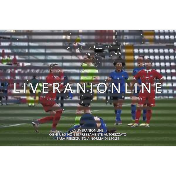 GriffoniE/LMedia - Women&#39;s World Cup 2023 Qualifiers - Italy vs Moldova - FIFA World Cup 17 September 2021 - Nereo Rocco stadium, Trieste, Italy Photo showing: The referee of the match Lorraine Watson show yellow card to Nadeida Colesnicenco (Moldova) after the foul on Valentina Bergamaschi (Italy) @GriffoniE/LMedia/AGENZIA ALDO LIVERANI SAS