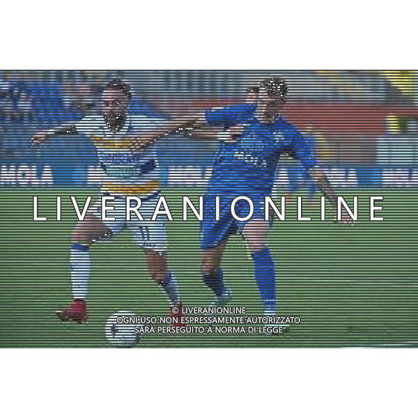 ¬© TVRG Antonino La Gumina (Como) cotrastato da Francesco Zampano (Frosinone) Como vs Frosinone Campionato Serie BKT - 4a giornata Como 17-09-2021 Stadio Giuseppe Sinigaglia foto Roberto Garavaglia/ag. Aldo Liverani sas/AGENZIA ALDO LIVERANI SAS